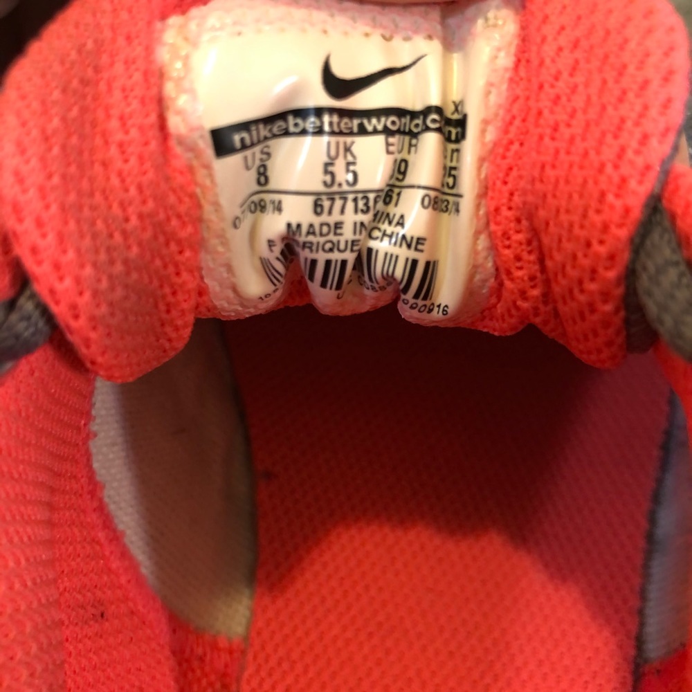 Nike - Picture 4 of 4